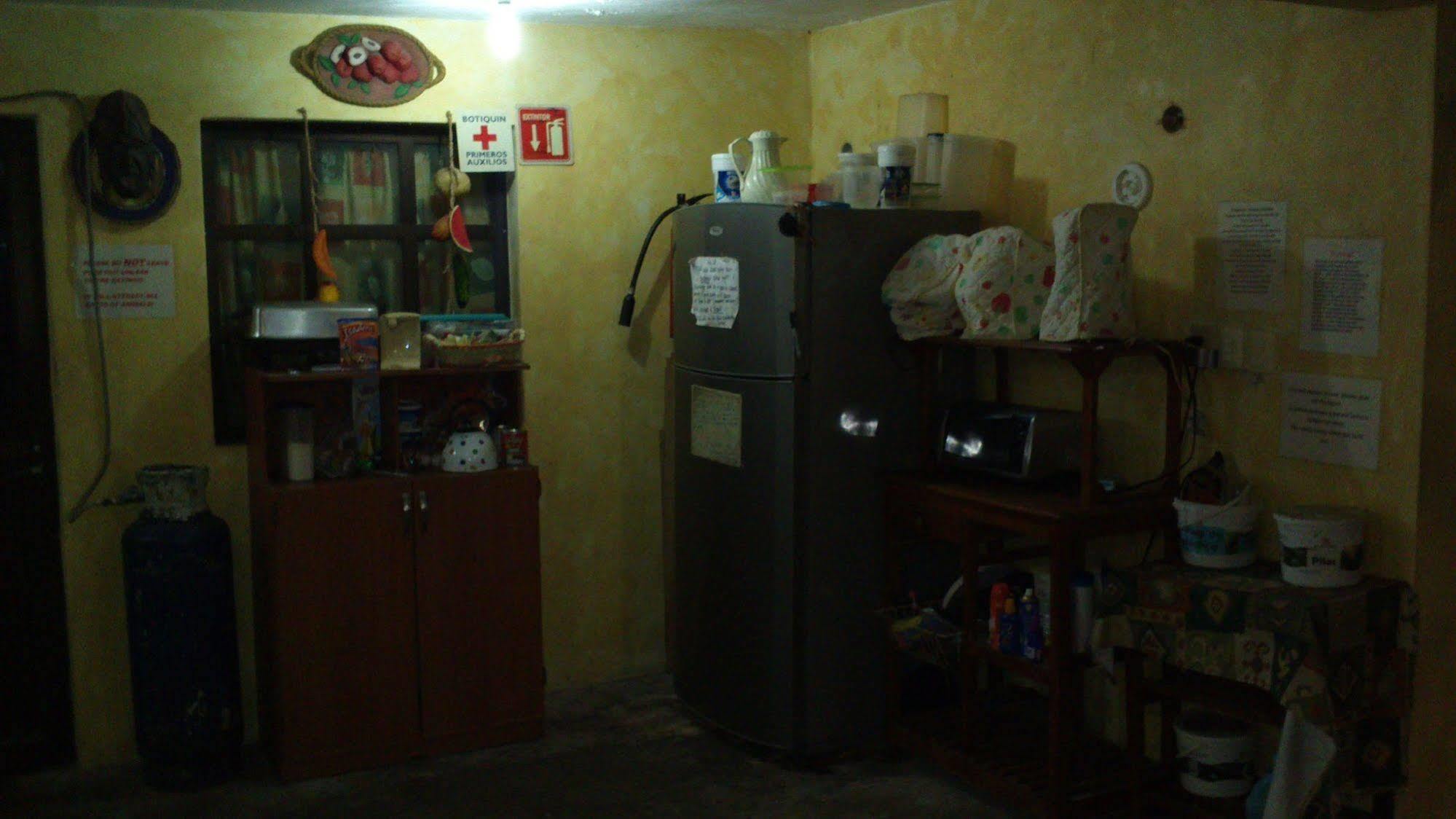 Amigos Hostel โกซูเมล ภายนอก รูปภาพ